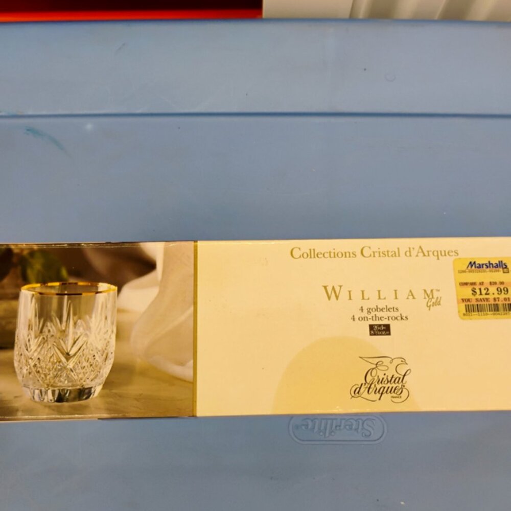 Tall and short crystal glassware set